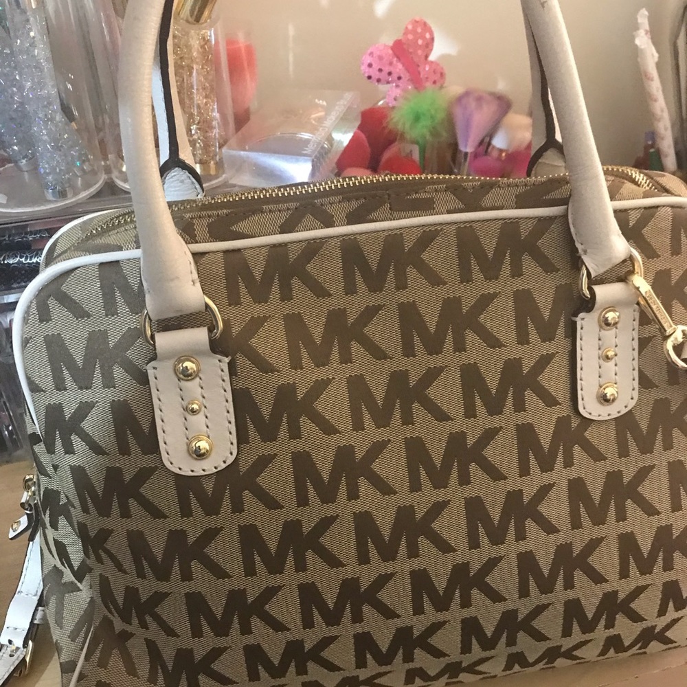 Michael Kors Large Signature Satchel